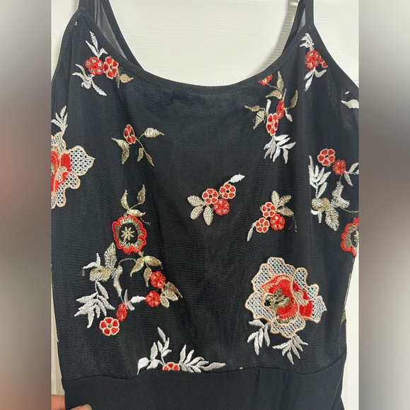 Black and Red Floral Bodysuit with Adjustable Straps Size S (embroidered flowers - Picture 2 of 8